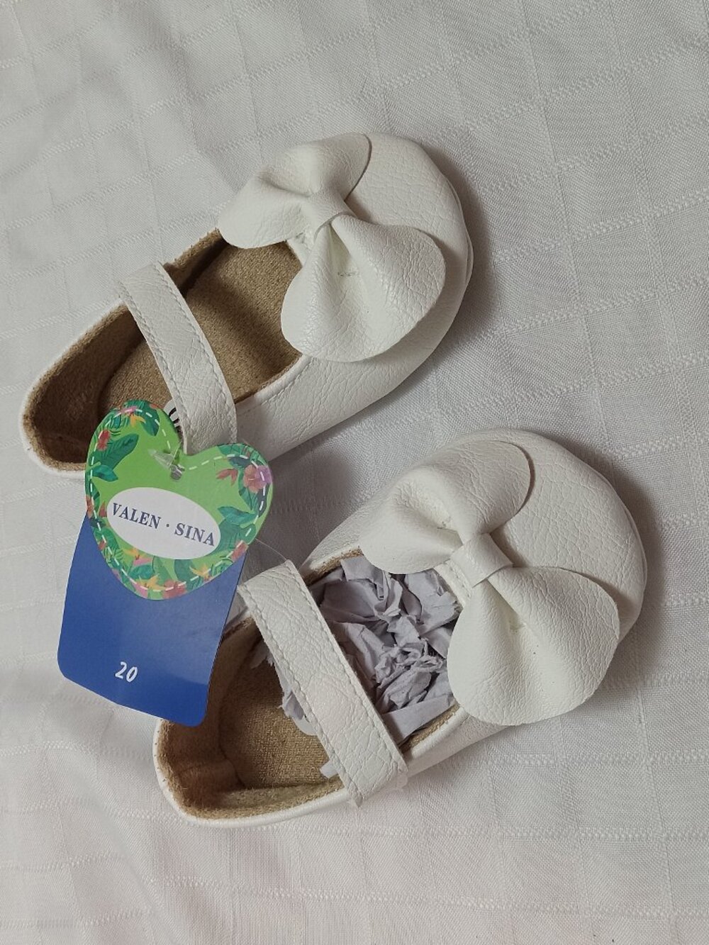 Small vintage white sandals with a cute bow made in China 5 inches NEW